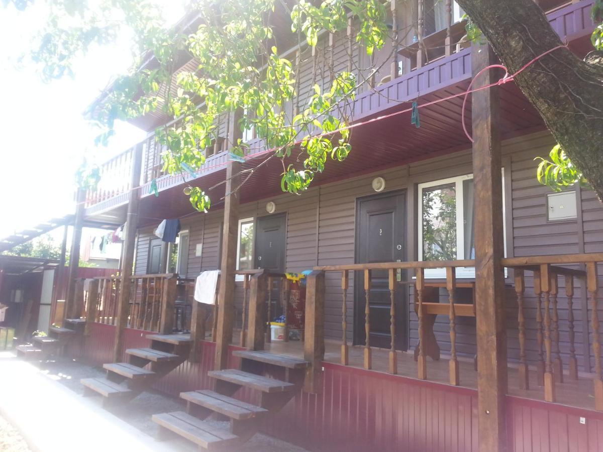Guest House Yuzhnaya Palmira Pizunda Exterior foto